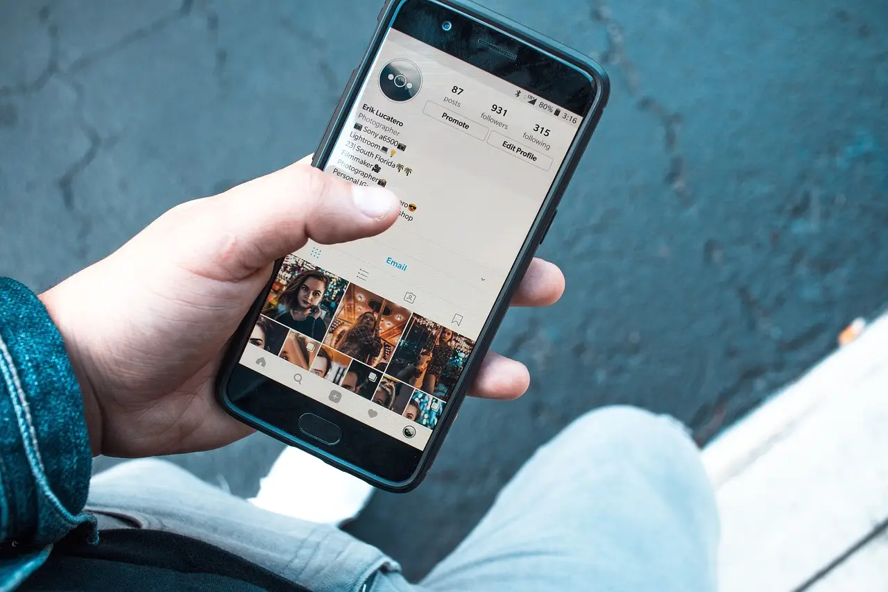 Glossy+ Research: Brands’ focus on owned channels wavers for the 2026 holiday season